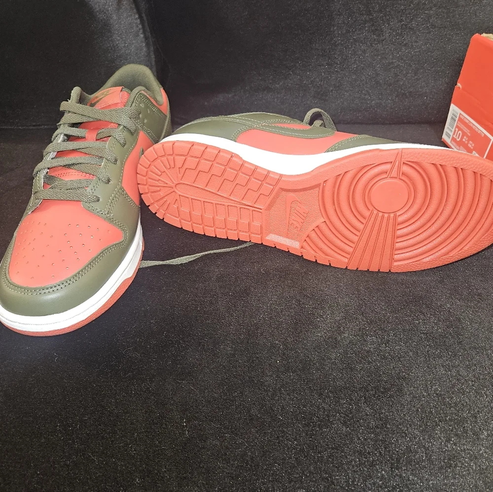 Nike dunks low size 10 - Picture 4 of 4